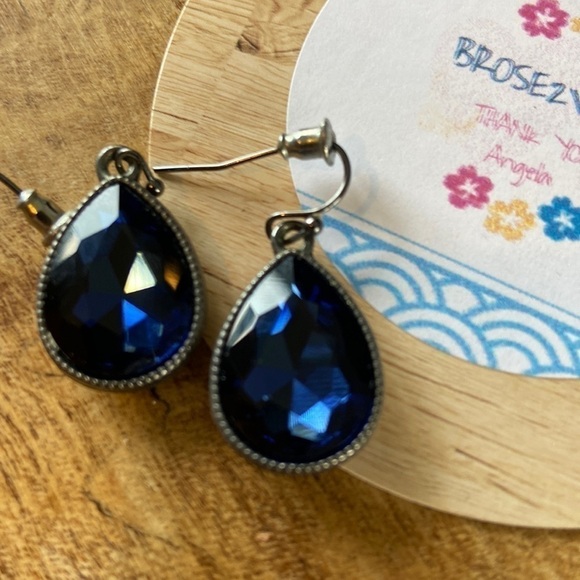 Jewelry - Gorgeous Blue Stone Earrings